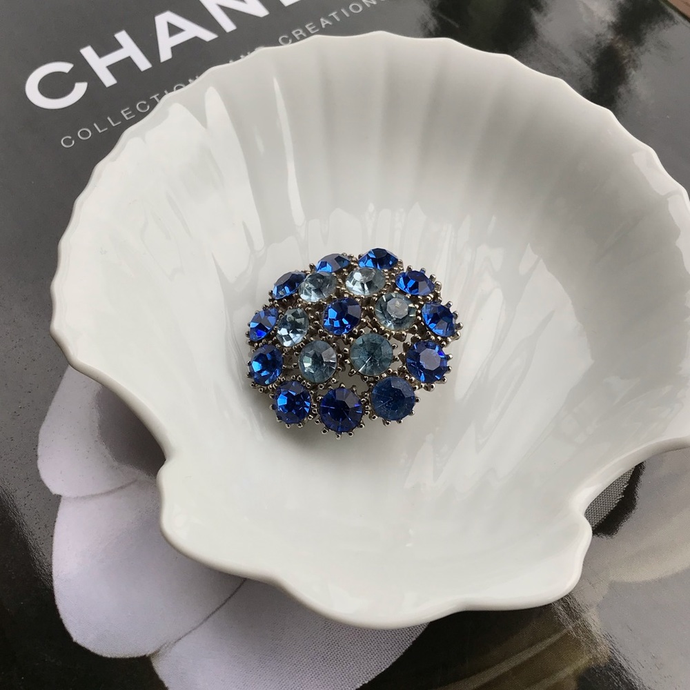 Stunning 1960s Crystal brooch blue